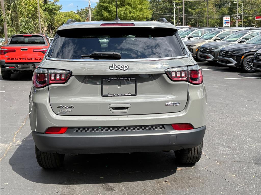 2024 Jeep Compass Latitude photo 2