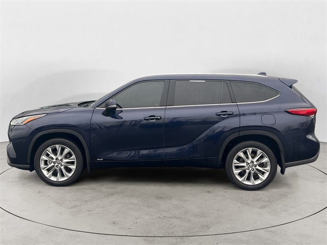 2022 Toyota Highlander Hybrid Limited photo 2