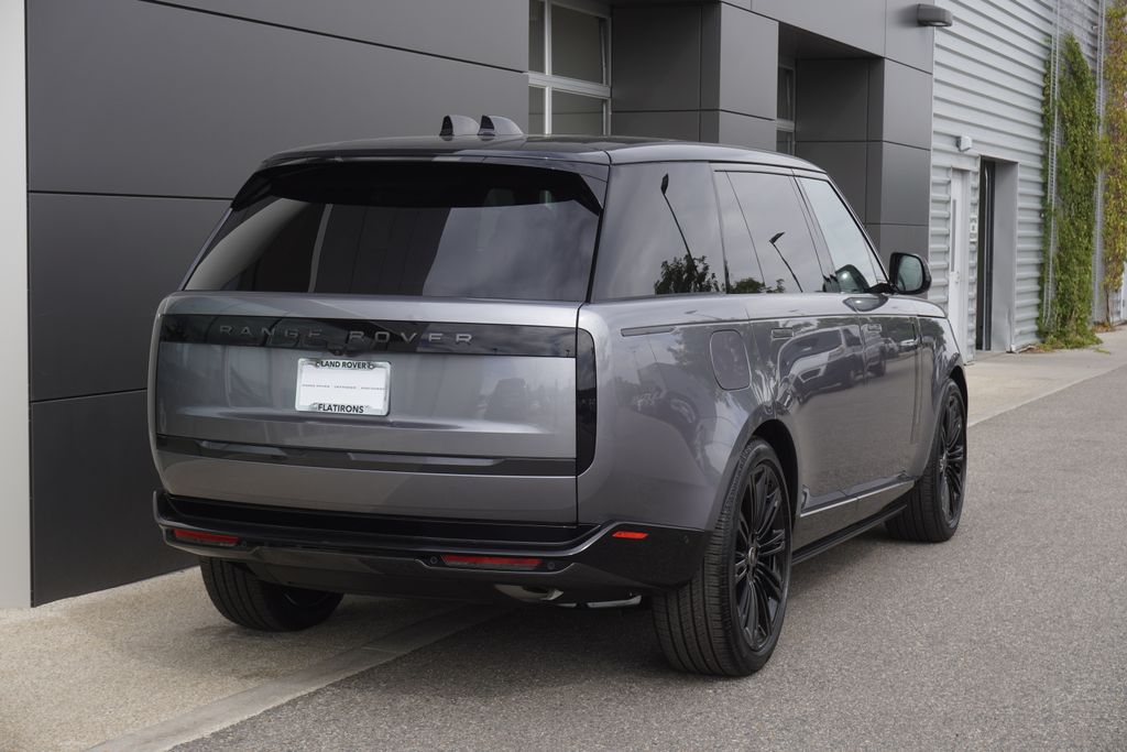2025 Land Rover Range Rover SE photo 2