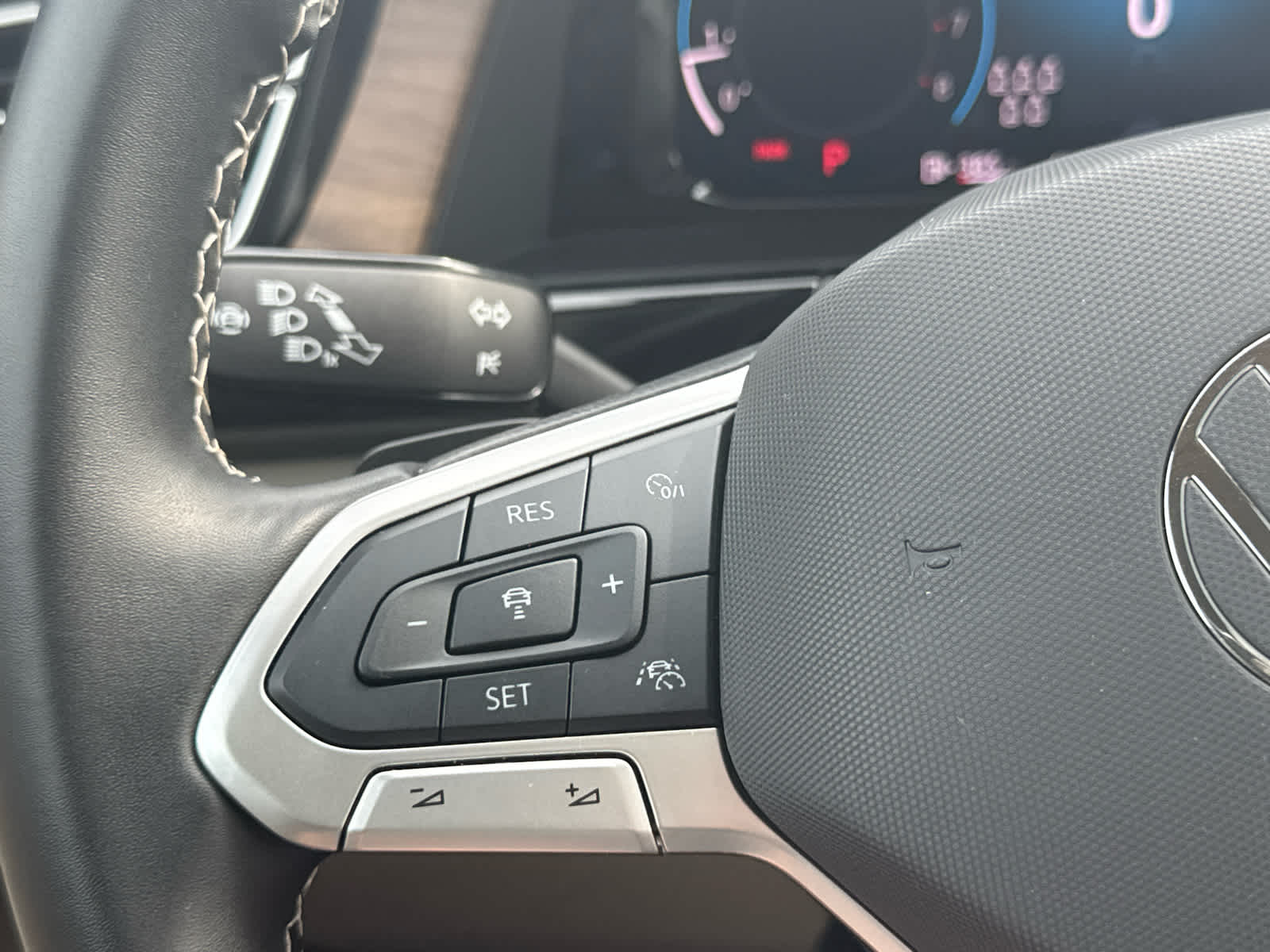2025 Volkswagen Atlas SE Technology photo 23