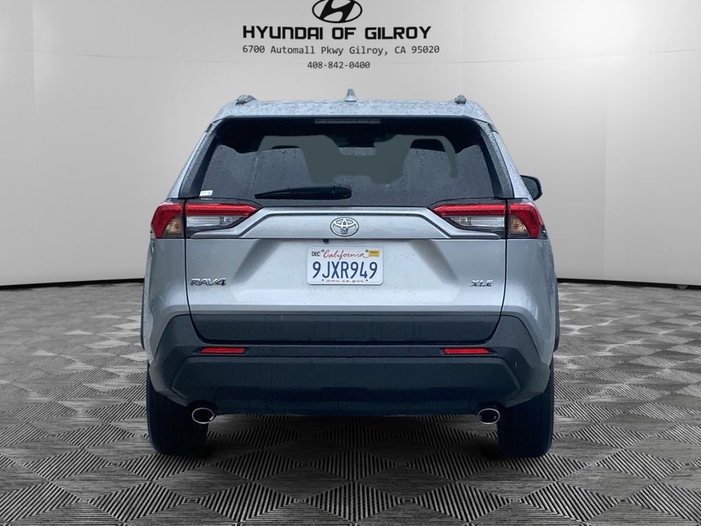 2024 Toyota RAV4 XLE photo 5
