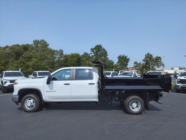 2024 Chevrolet Silverado 3500HD Work Truck photo 2