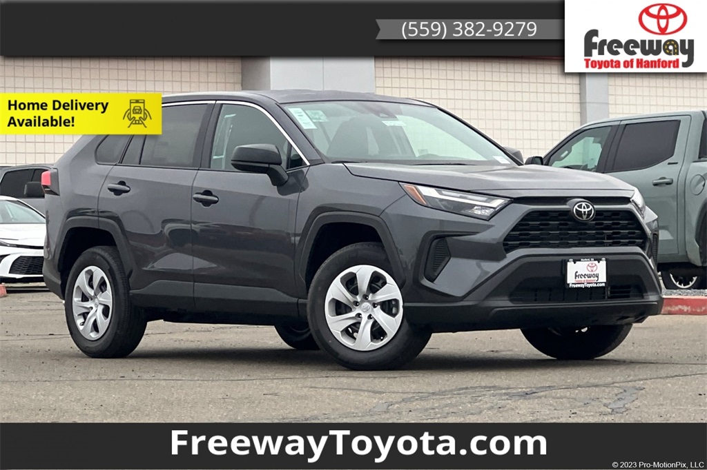 2025 Toyota RAV4 LE's photo