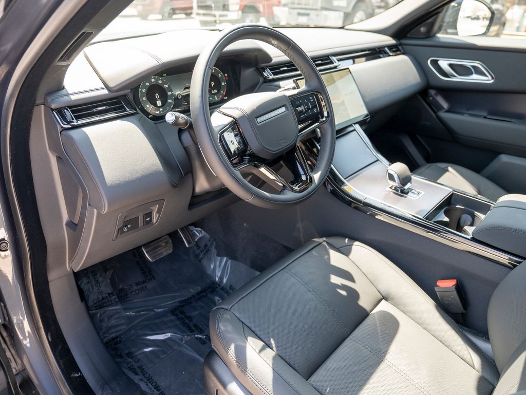 2026 Land Rover Range Rover Velar SE photo 9