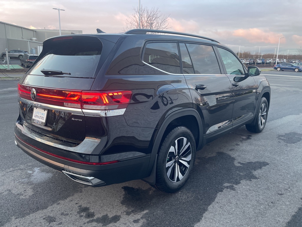 2026 Volkswagen Atlas SE photo 2