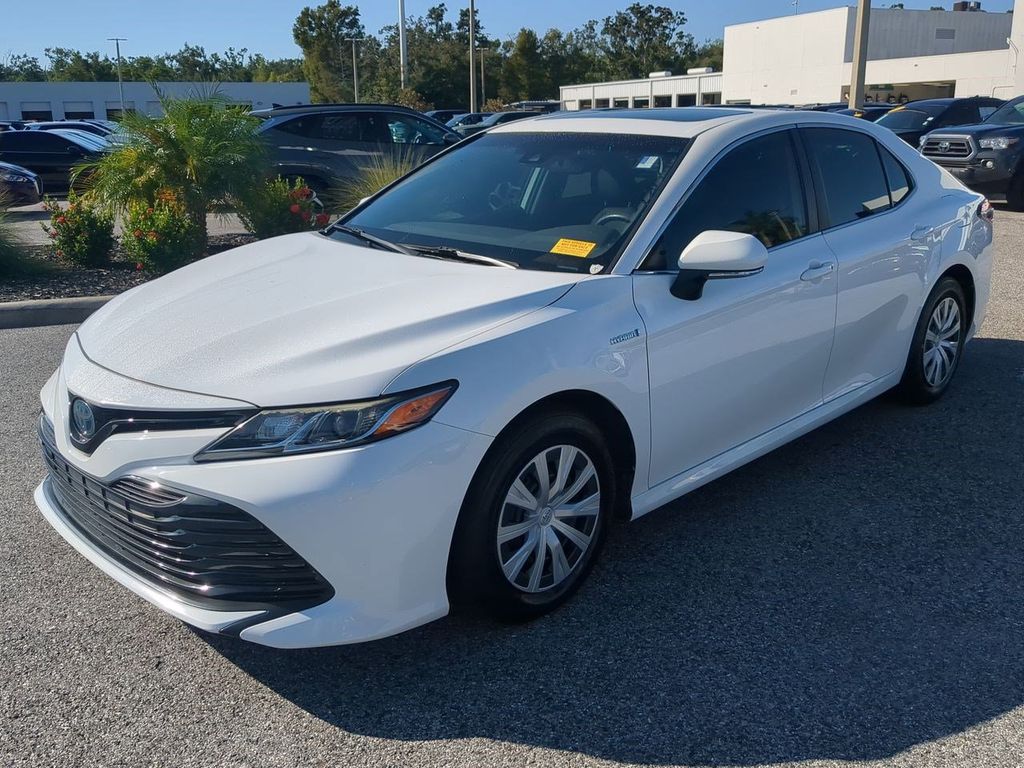 2020 Toyota Camry LE Hybrid photo 2