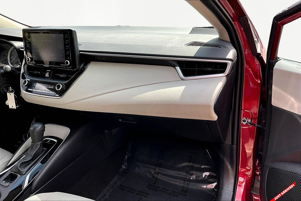2022 Toyota Corolla LE photo 17