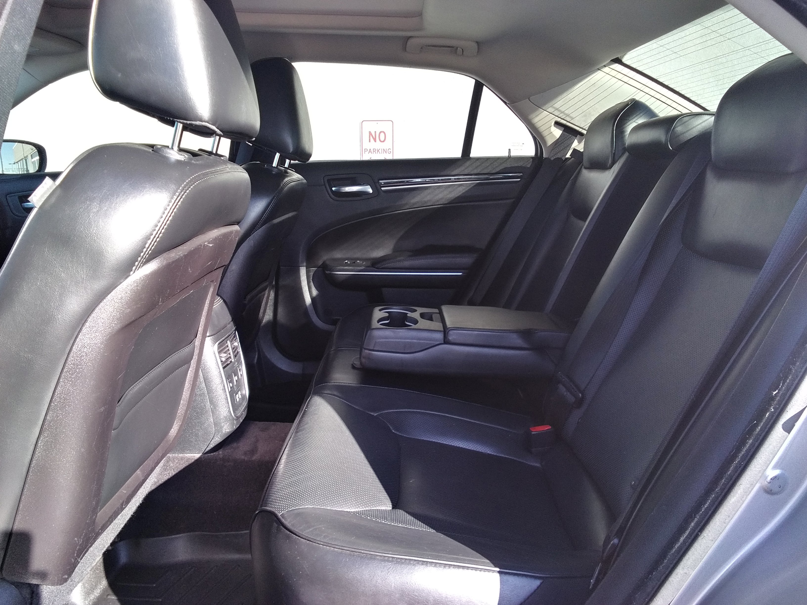 2016 Chrysler 300 C photo 6