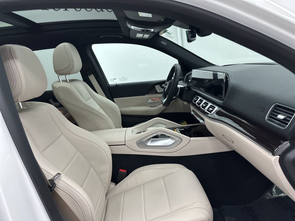 2026 Mercedes Benz GLS 450 4MATIC photo 29