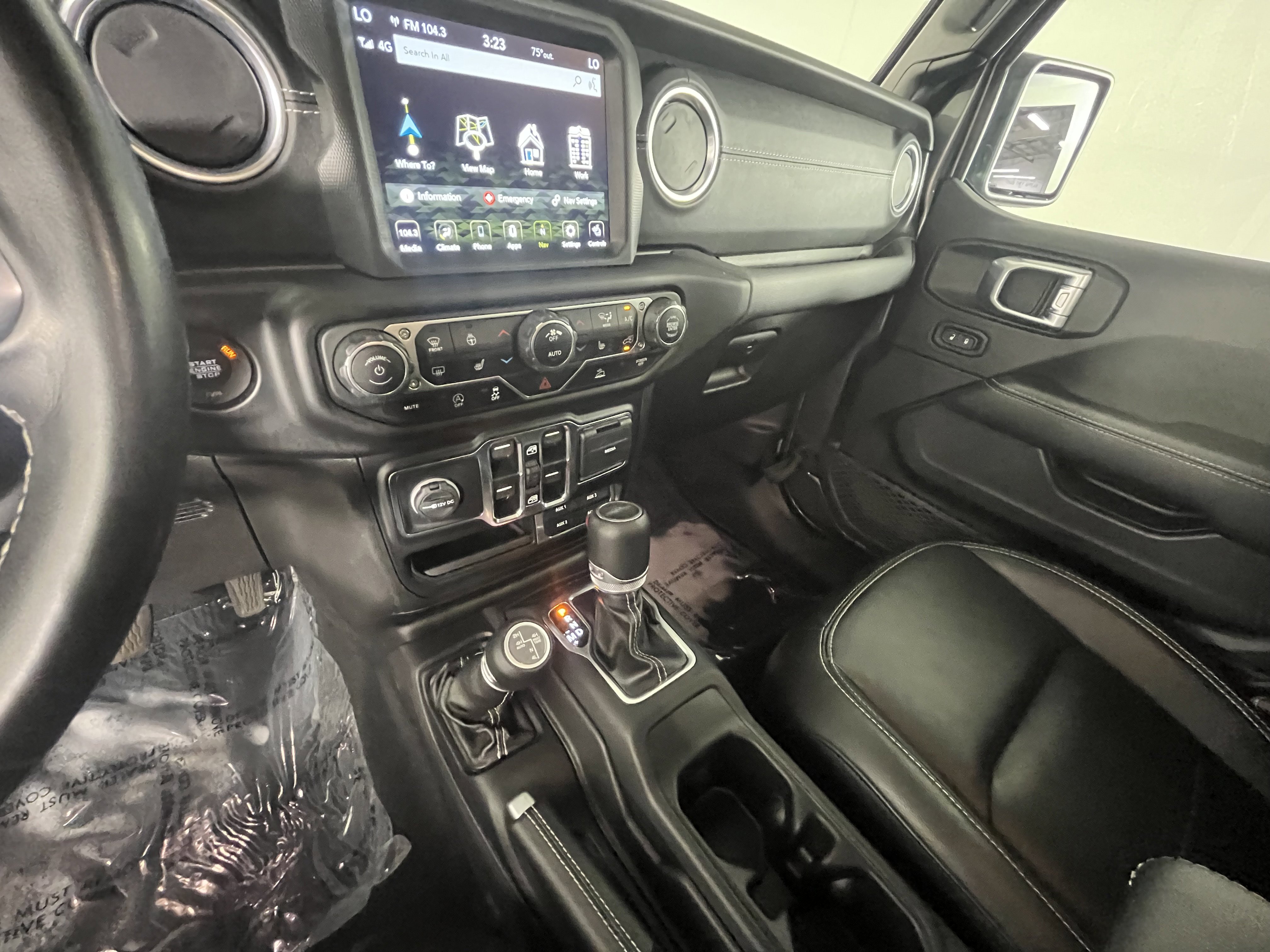 2022 Jeep Gladiator Overland photo 2