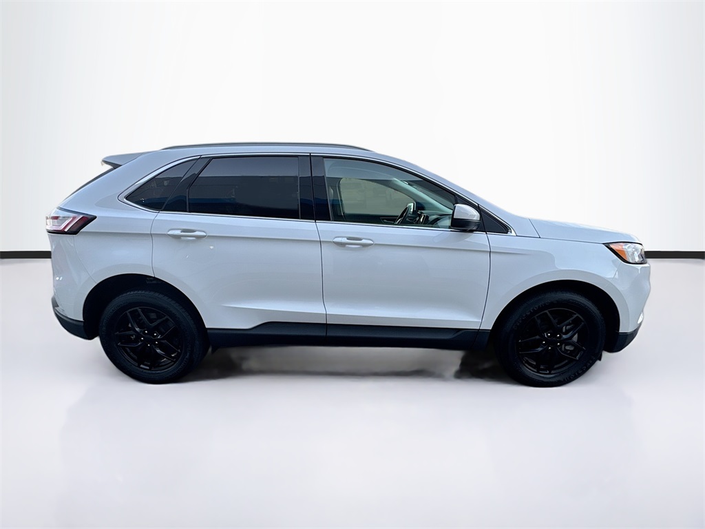 2022 Ford Edge SEL photo 8