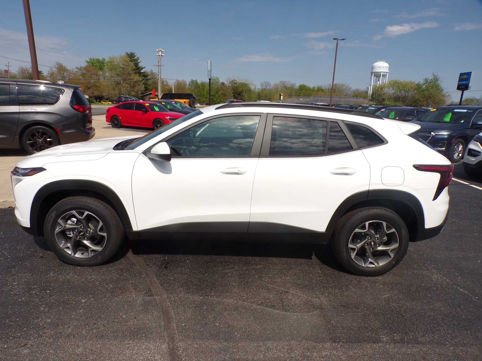 2025 Chevrolet Trax LT photo 4
