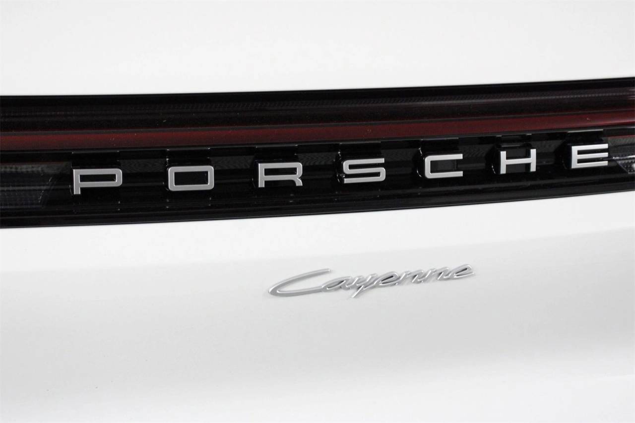 2025 Porsche Cayenne photo 21