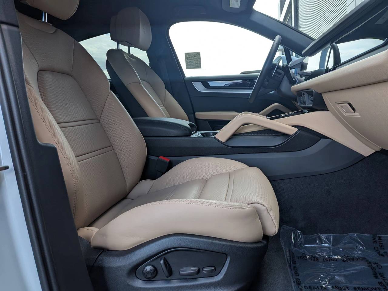 2025 Porsche Cayenne Coupe Base photo 25