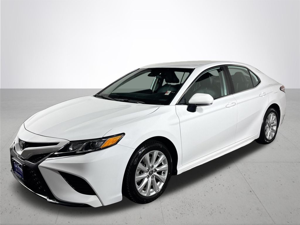 2020 Toyota Camry SE photo 2