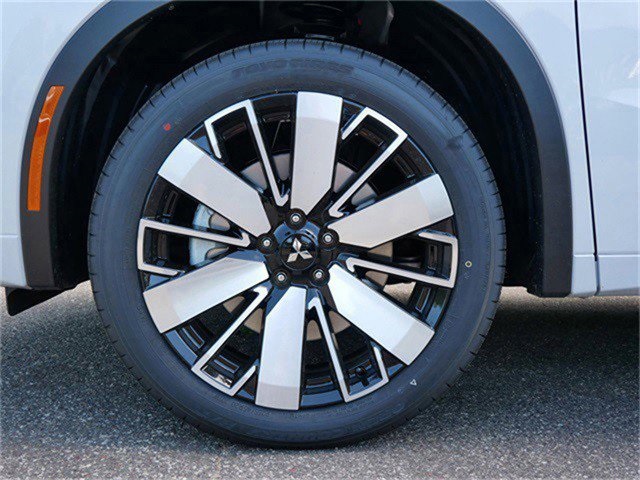 2025 Mitsubishi Outlander SEL photo 3