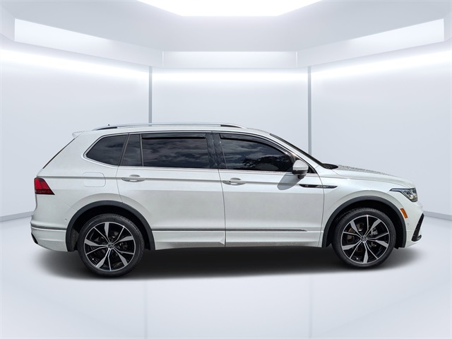 2022 Volkswagen Tiguan SEL Premium R-Line photo 2