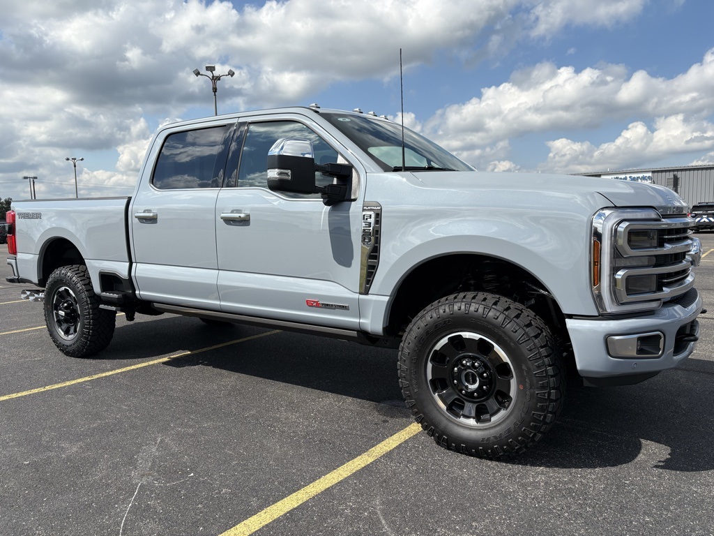 2025 Ford F-350 Platinum photo 3