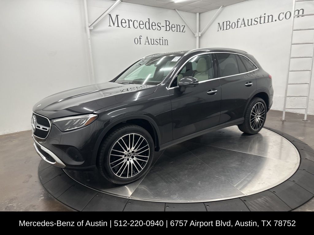 2025 Mercedes Benz GLC 300 photo 2