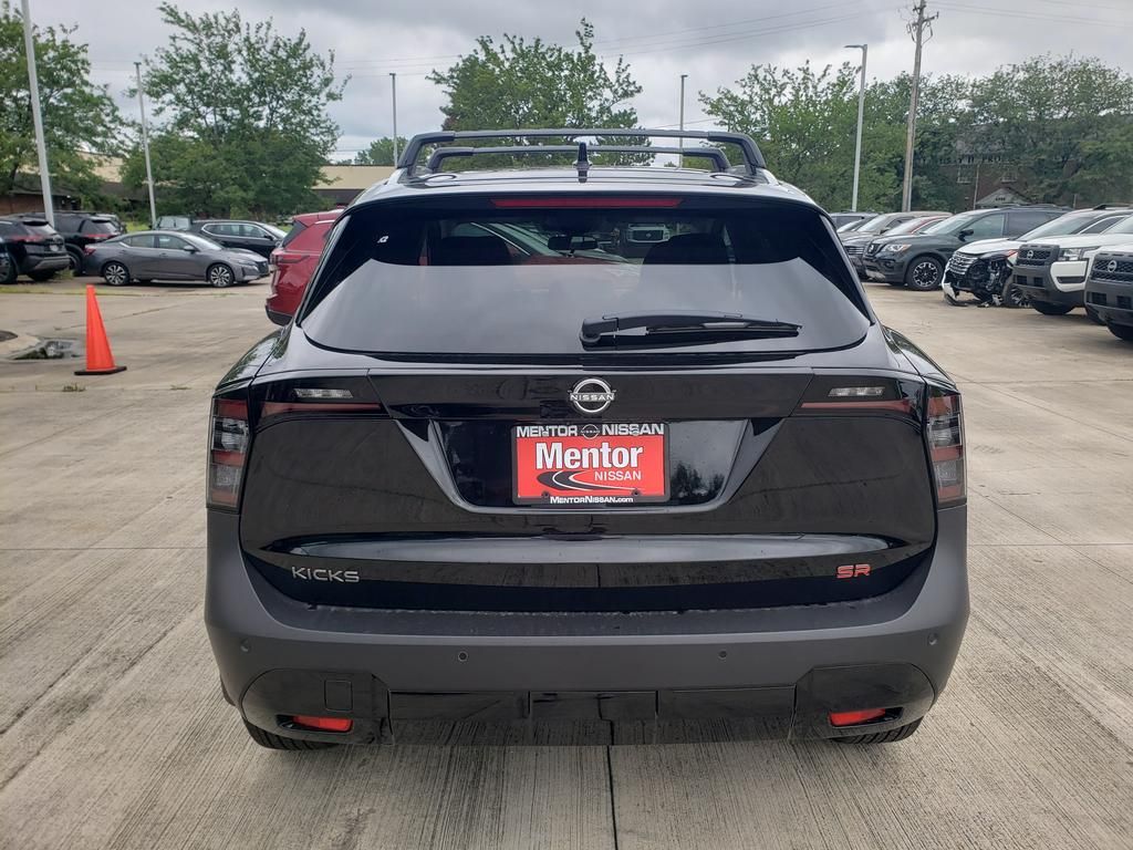 2025 Nissan Kicks SR photo 3
