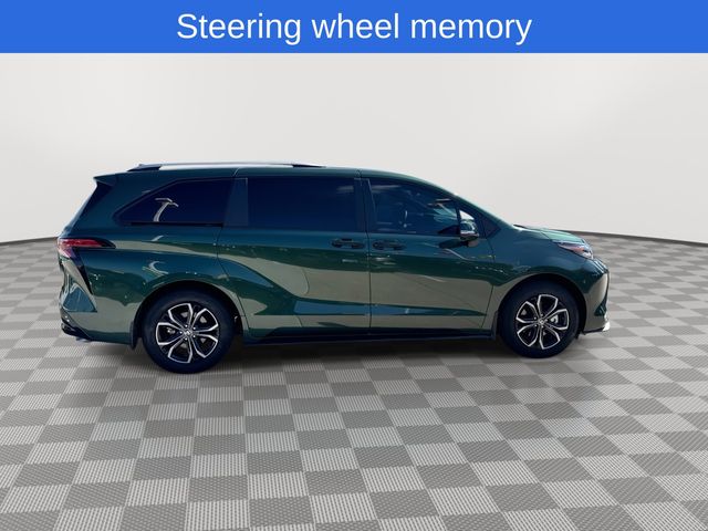 2025 Toyota Sienna Platinum photo 9