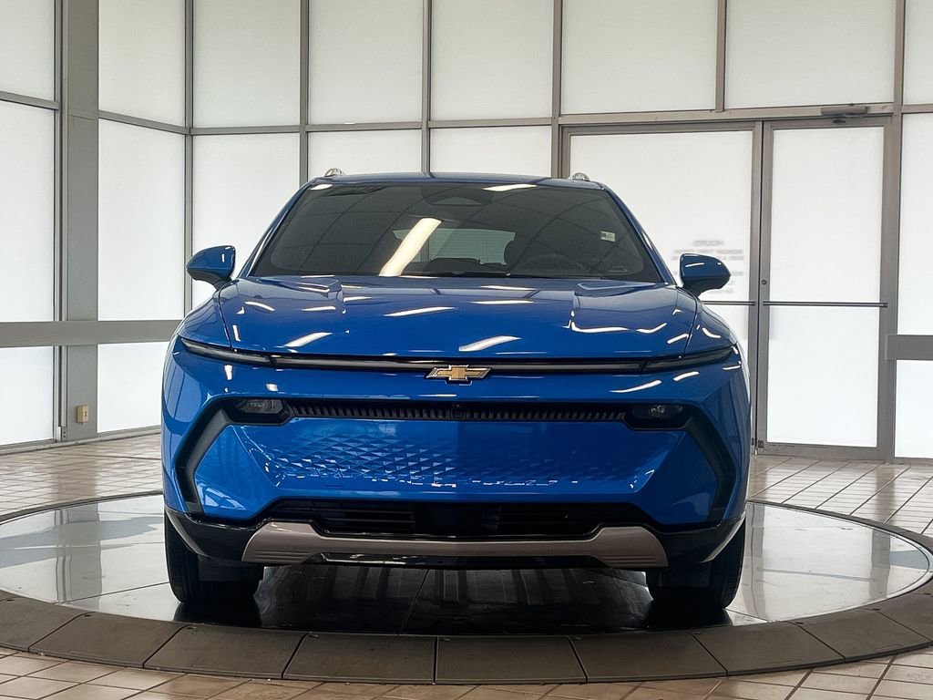 2025 Chevrolet Equinox EV 1LT photo 3