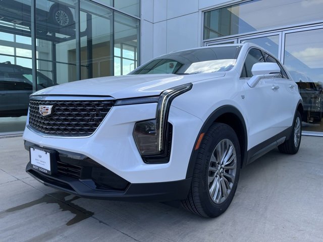 2025 Cadillac XT4 Premium Luxury photo 2