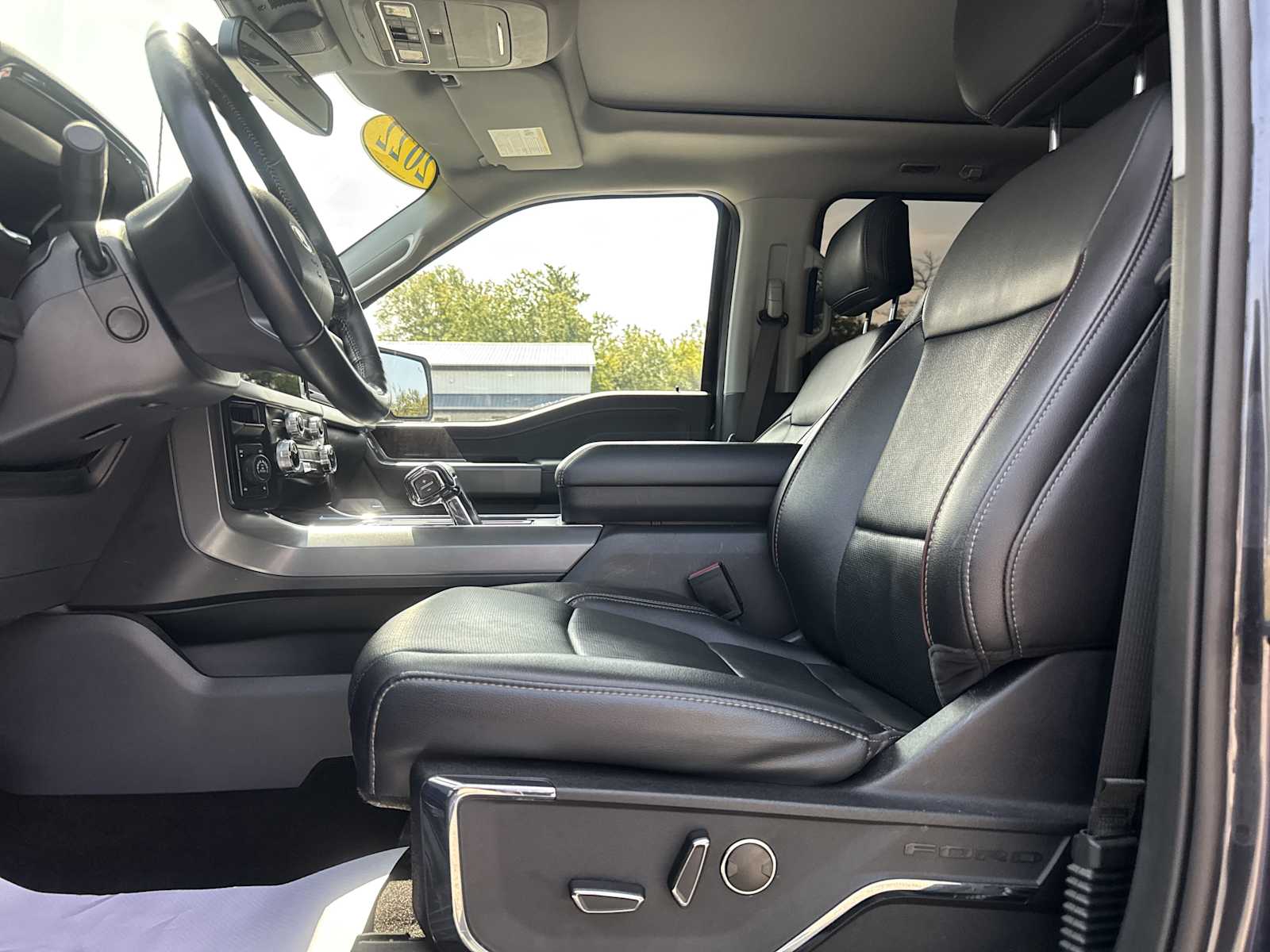 2022 Ford F-150 Lariat photo 24
