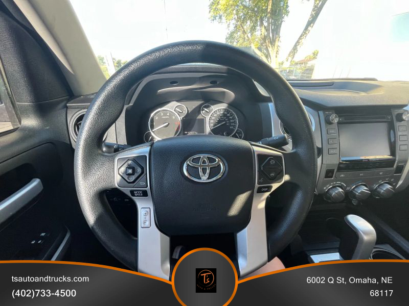 2016 Toyota Tundra CrewMax SR5 photo 10