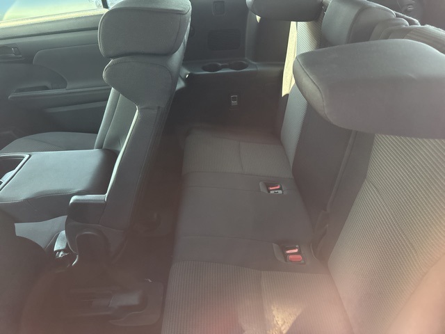 2023 Toyota Highlander LE photo 4