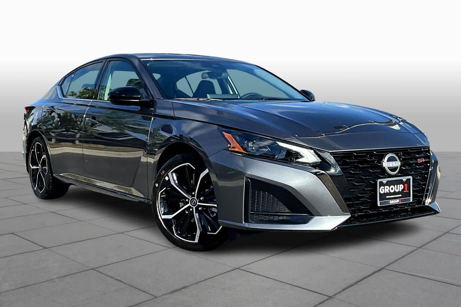 2025 Nissan Altima SR photo 2