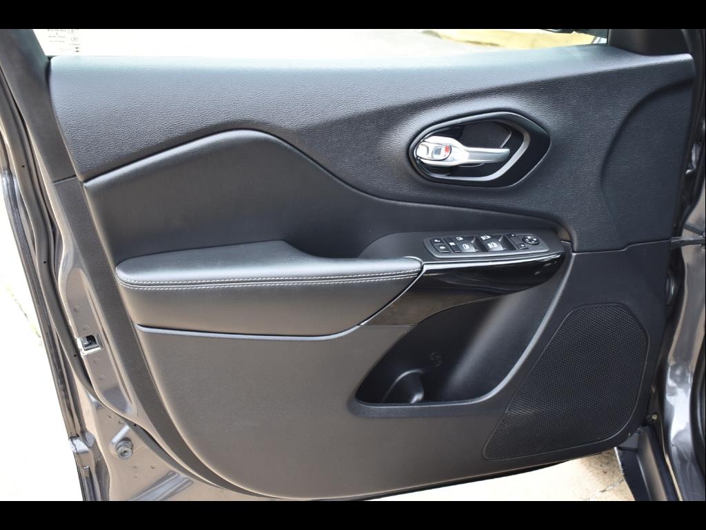 2023 Jeep Cherokee Altitude Lux photo 20