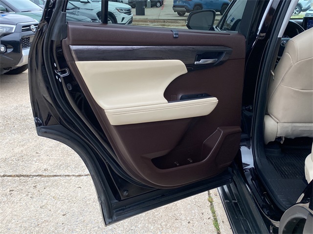 2021 Toyota Highlander Platinum photo 15