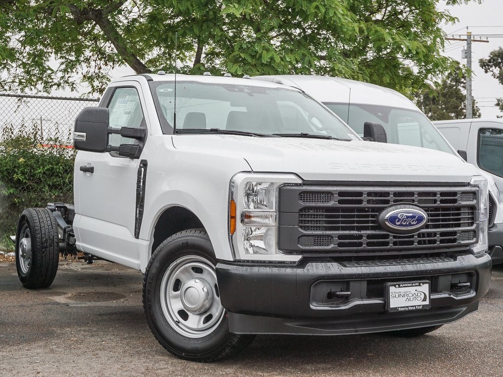 2025 Ford F-350 Super Duty Chassis Cab XL's photo
