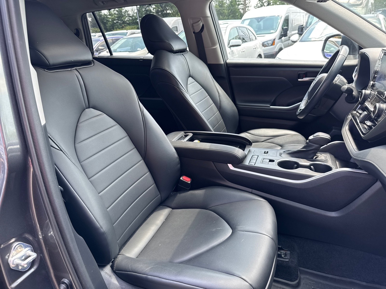 2021 Toyota Highlander XLE photo 11