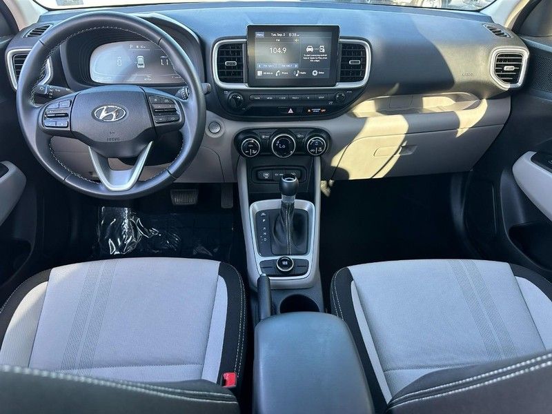 2024 Hyundai Venue SEL photo 11