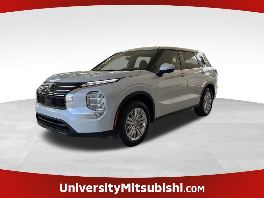 2024 Mitsubishi Outlander ES's photo