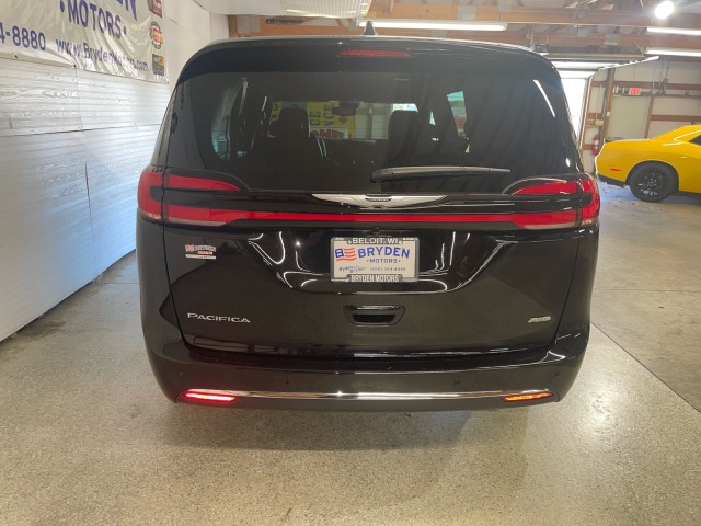 2026 Chrysler Pacifica photo 4