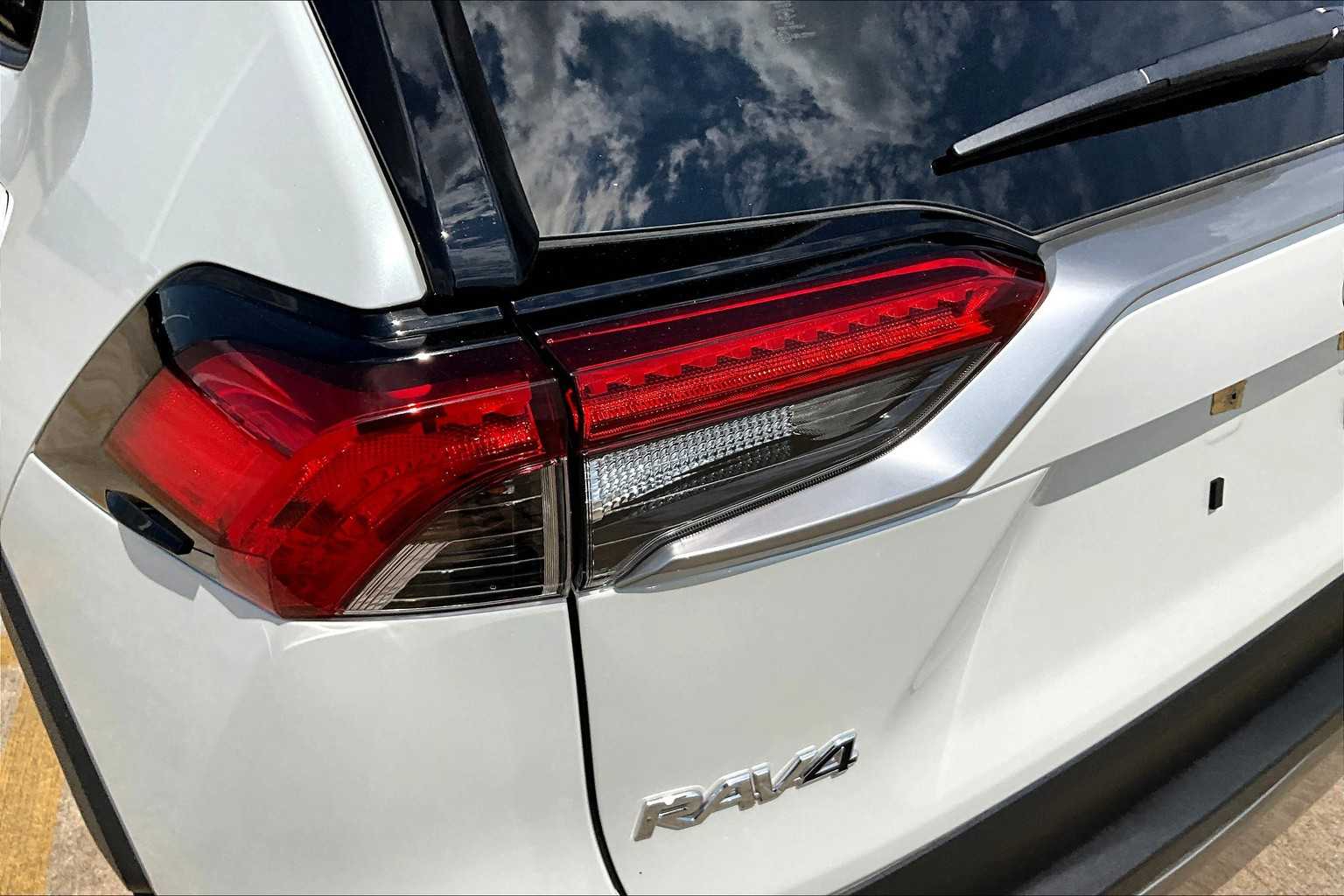 2024 Toyota RAV4 Hybrid Limited photo 27
