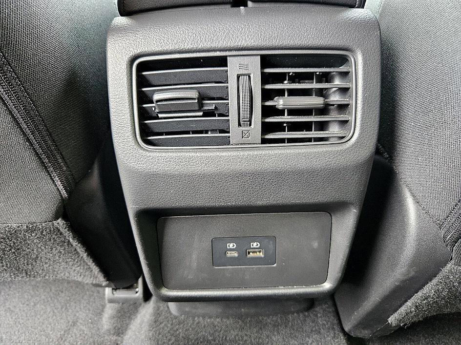 2023 Nissan Rogue SV photo 11
