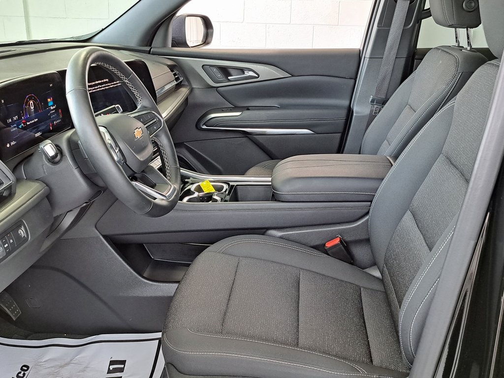 2025 Chevrolet Traverse photo 21