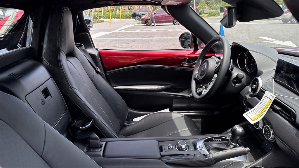 2025 Mazda MX-5 Miata Miata RF Grand Touring photo 19