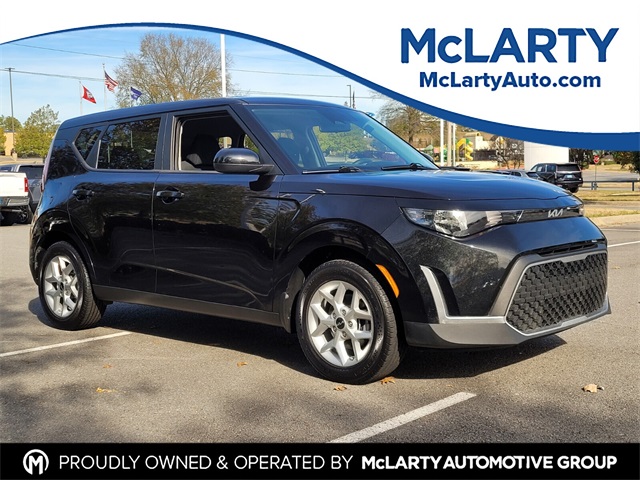 2023 Kia Soul LX's photo