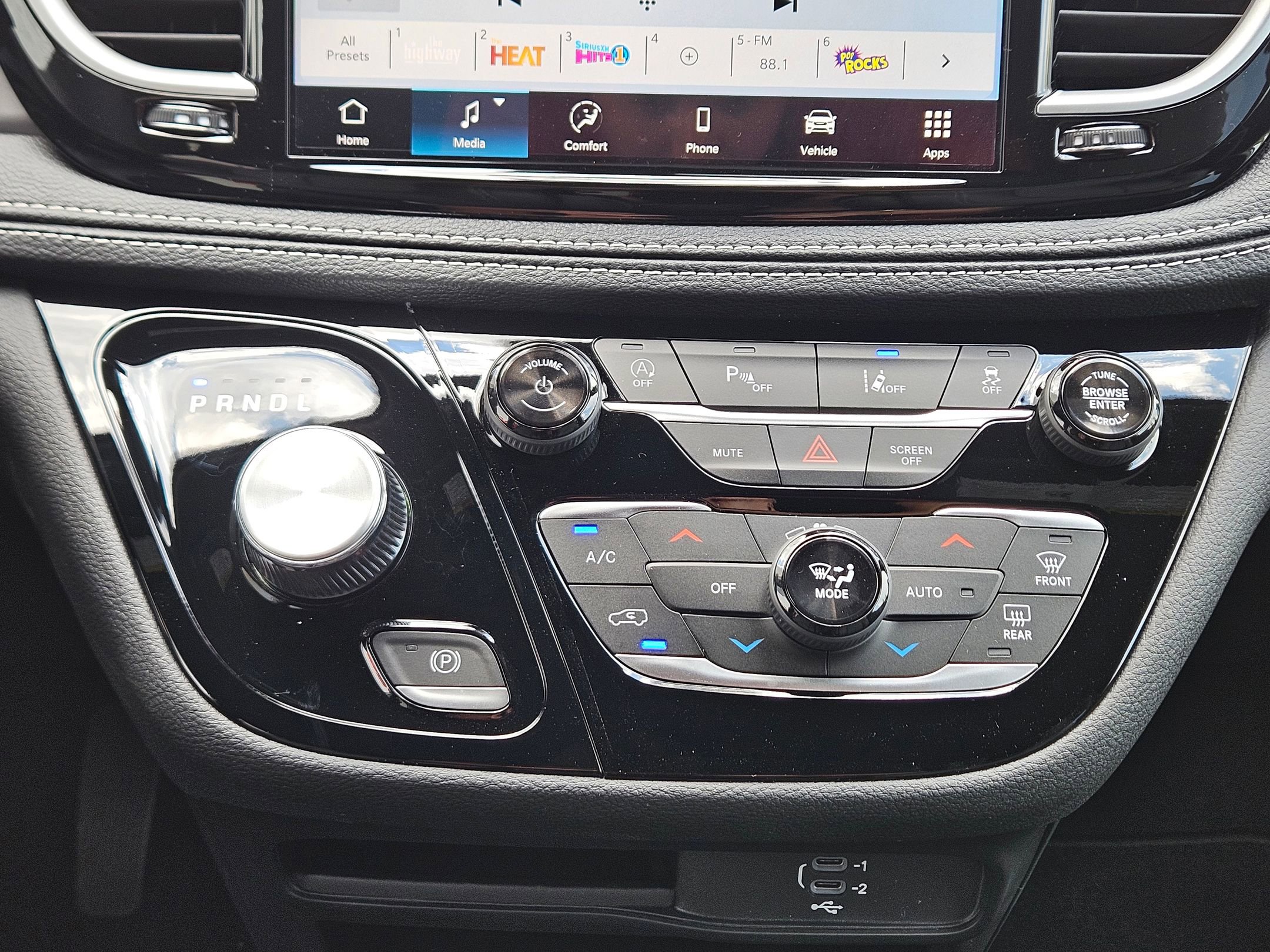 2026 Chrysler Pacifica photo 11