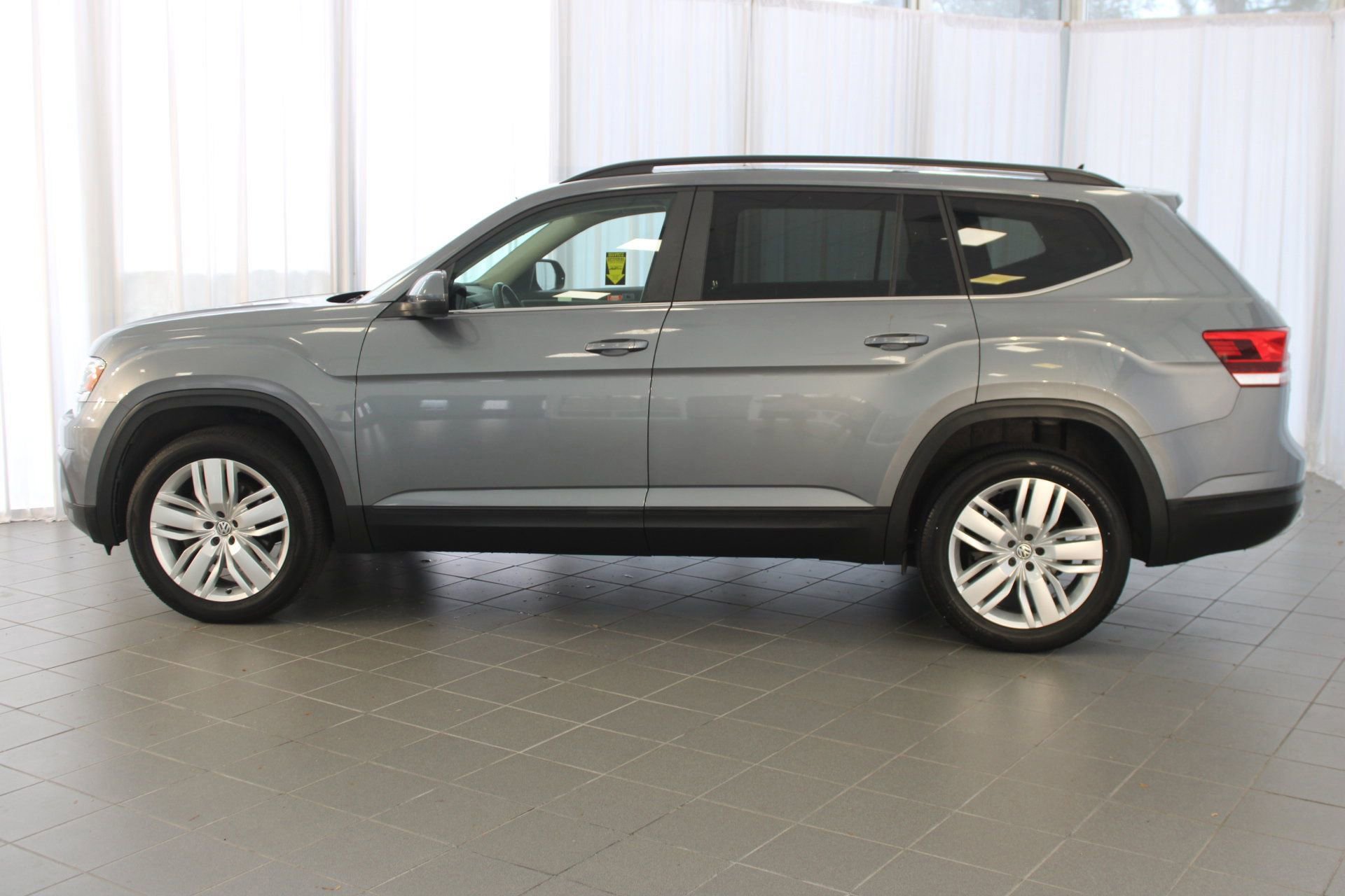 2020 Volkswagen Atlas SE Technology photo 2