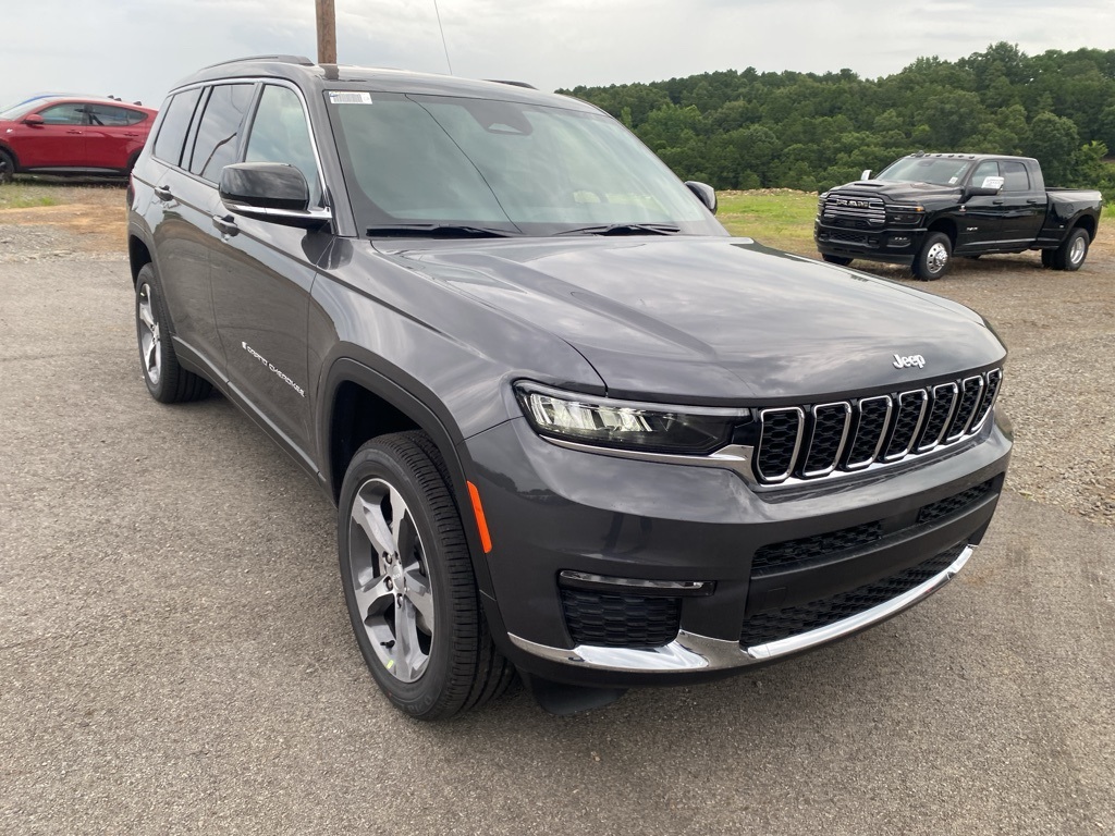 2025 Jeep Grand Cherokee Limited photo 3
