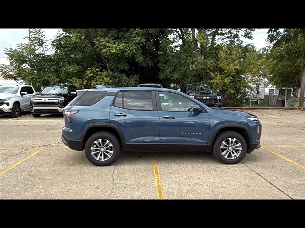 2026 Chevrolet Equinox LT photo 3