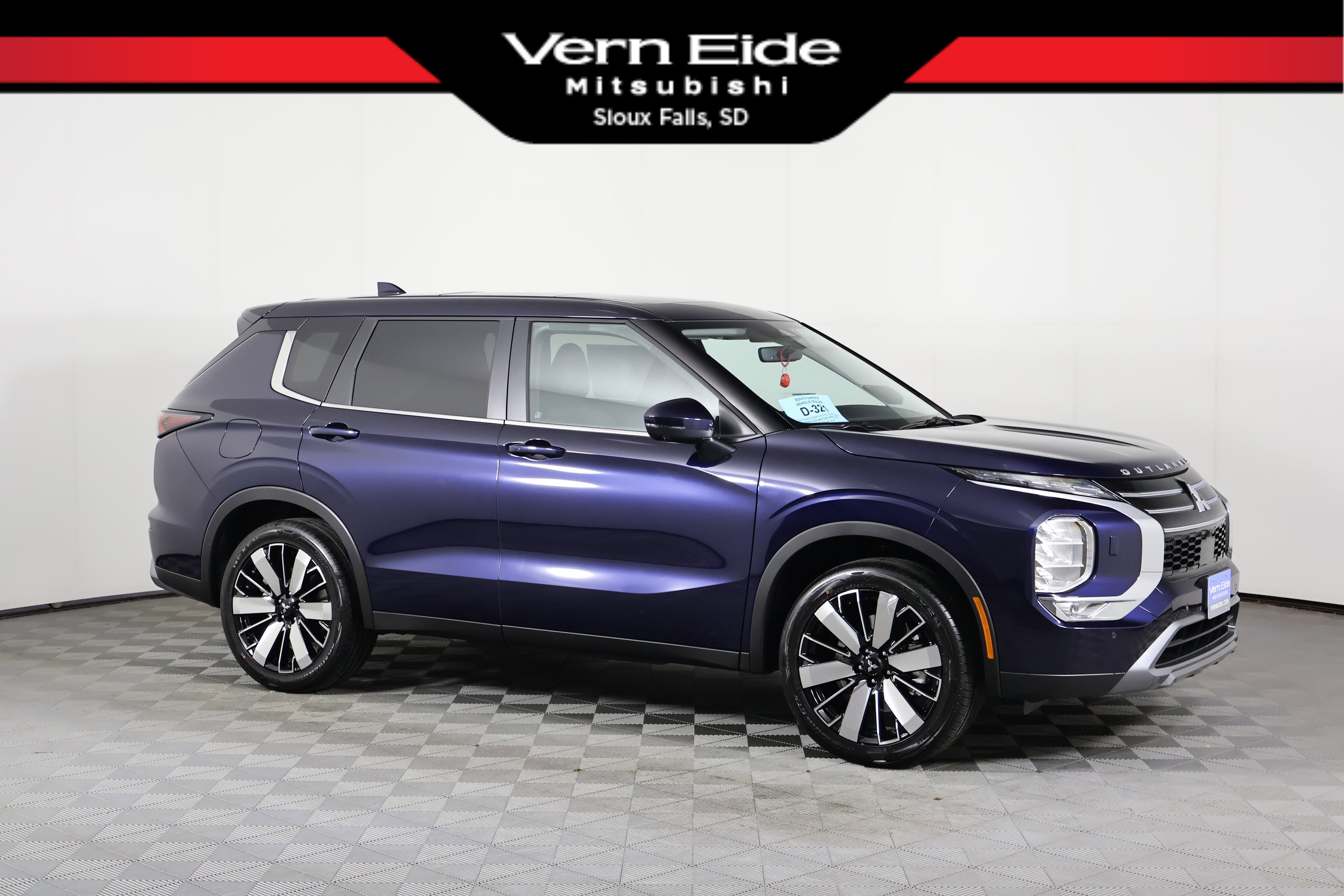 2026 Mitsubishi Outlander SE's photo