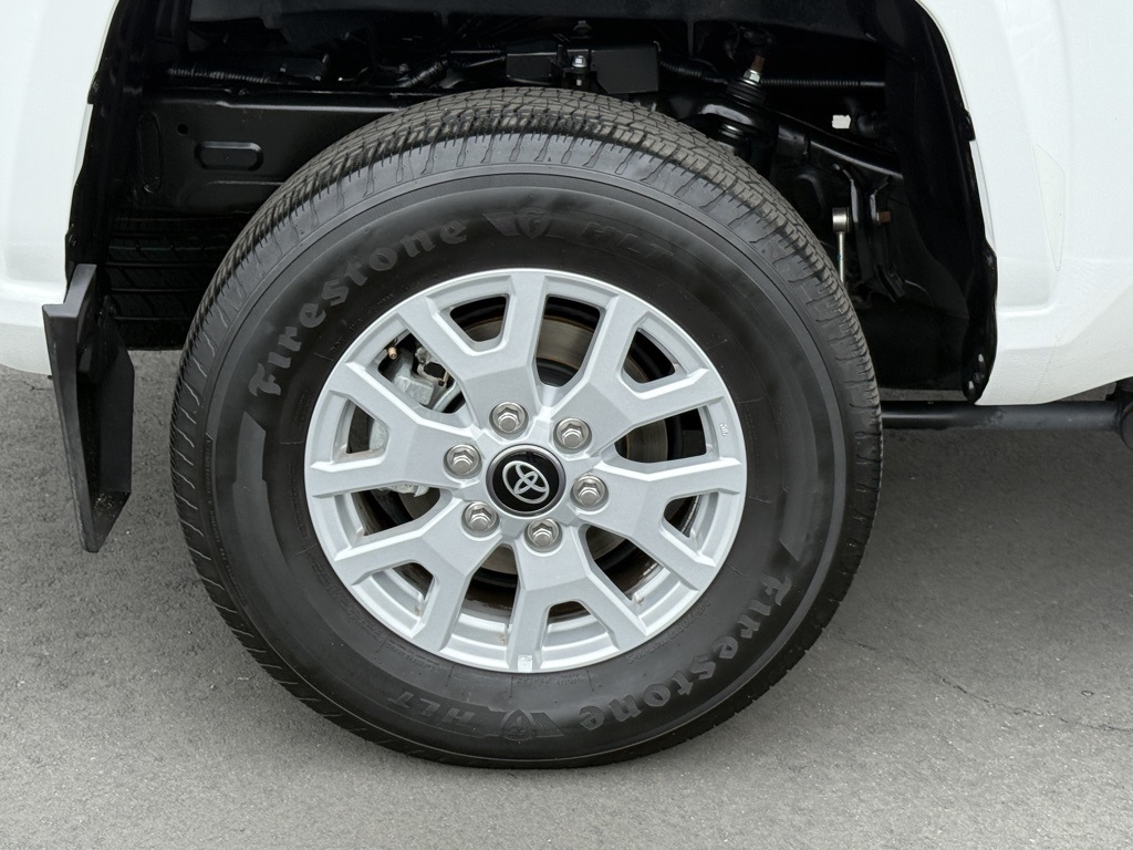 2024 Toyota Tacoma SR5 4x4 Double Cab photo 13