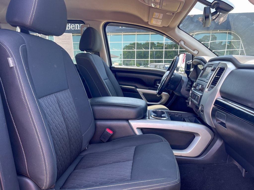 2019 Nissan Titan Crew Cab SV photo 4
